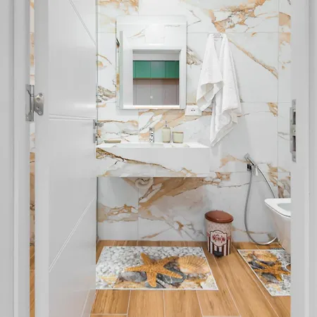 Lux Holidays Appartamento Durrës